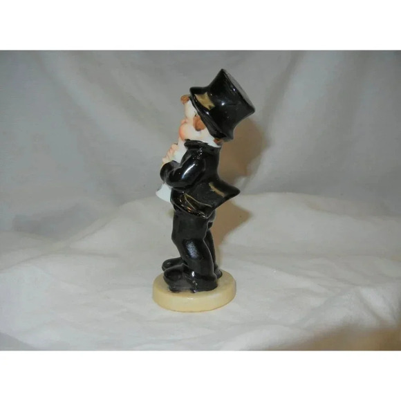 Vintage Figurine of man/boy in tunexdo and top hat playing‎ the clarinet, Japan - Picture 2 of 5
